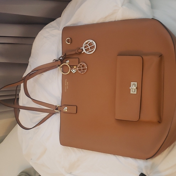 Henri bendel New York - Picture 1 of 3